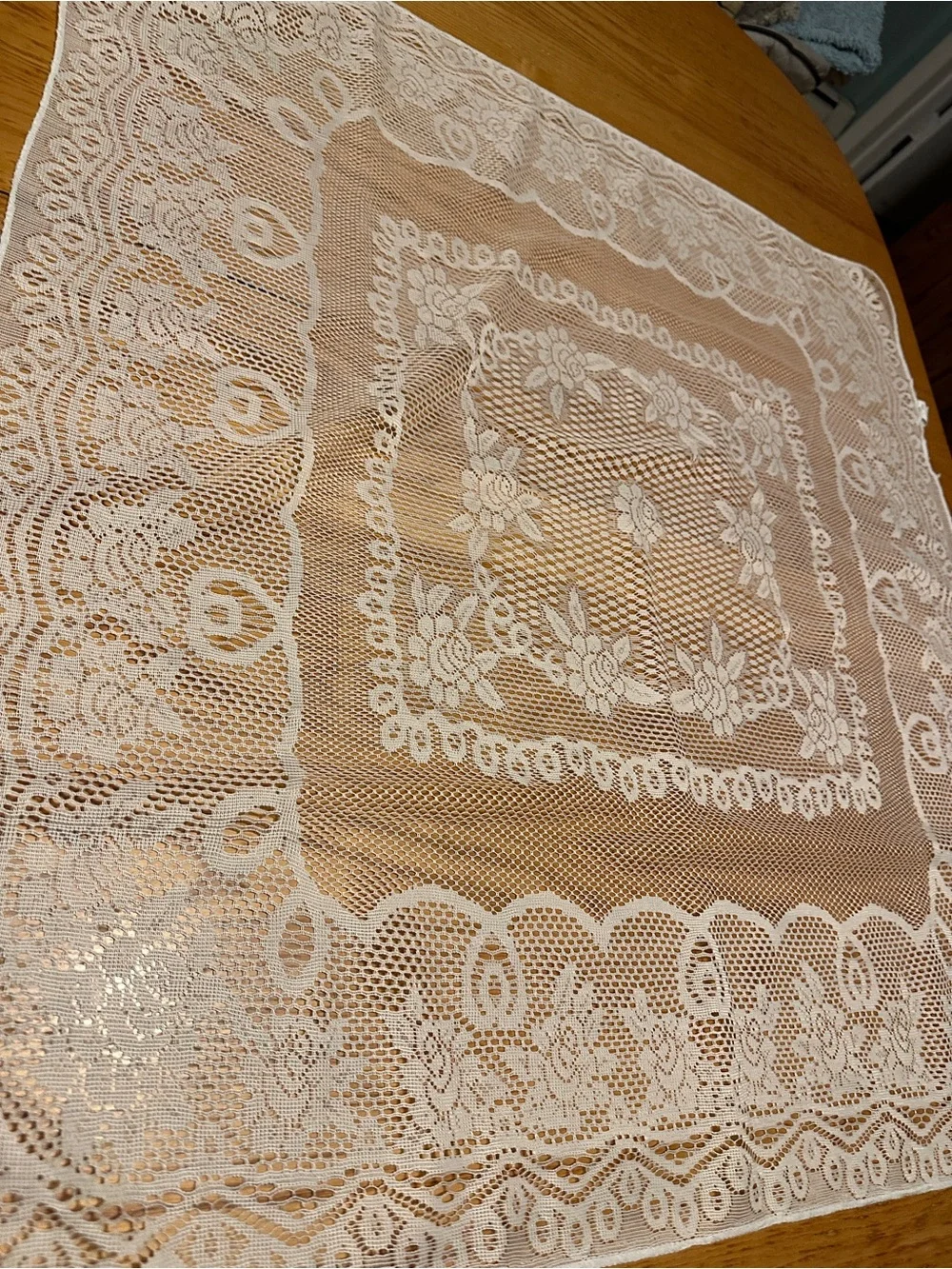 Elegant Lace Table Overlay in White - Delicate Floral Pattern